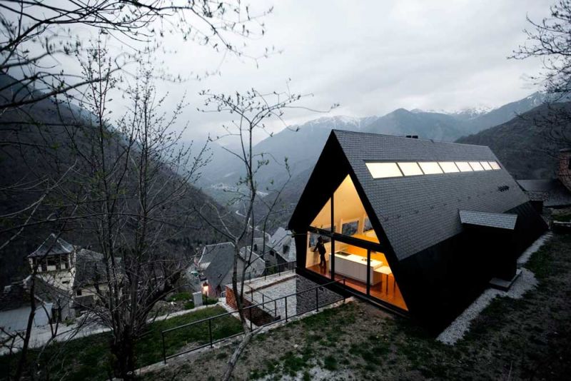 House at The Pyrenees / Cadaval & Solà -Morales