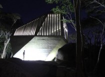Sunset chapel / bnkr arquitectura