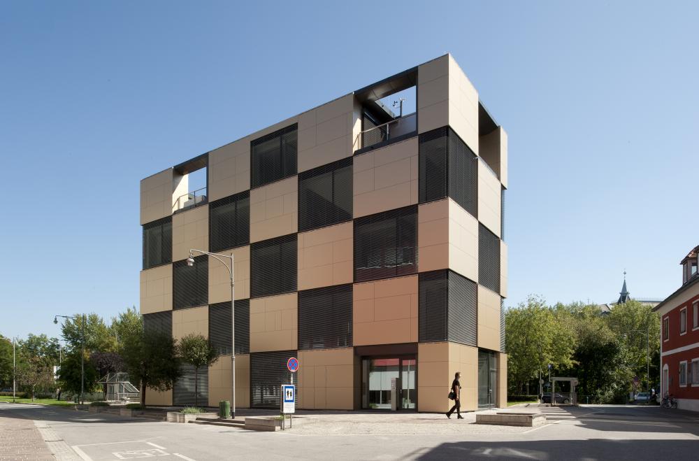 NIK Office Building / Atelier Thomas Pucher