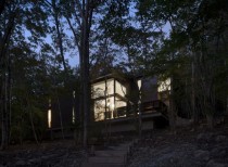 Tiered lodge / naoi architecture & design office