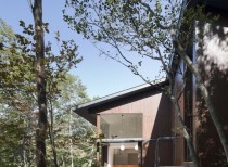 Tiered lodge / naoi architecture & design office