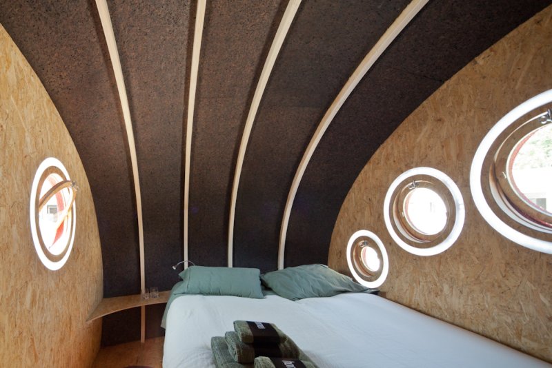 Sleeping in a sustainable and itinerant sculpture