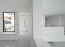 Dj house / [i]da arquitectos