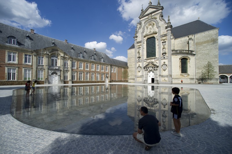 Courtyard of averbode abbey / omgeving