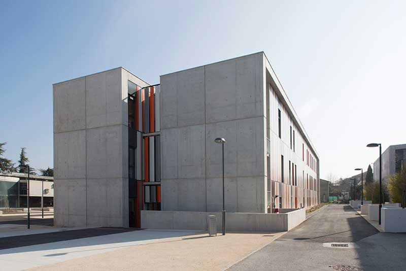 New building at albert einstein high school / nbj