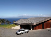Maui roof house / dekleva gregorič arhitekti
