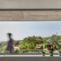 House on a warehouse / miguel marcelino
