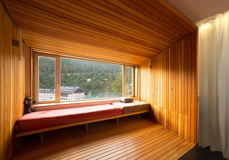 Studio in a mountain resort / Bernardini Architects