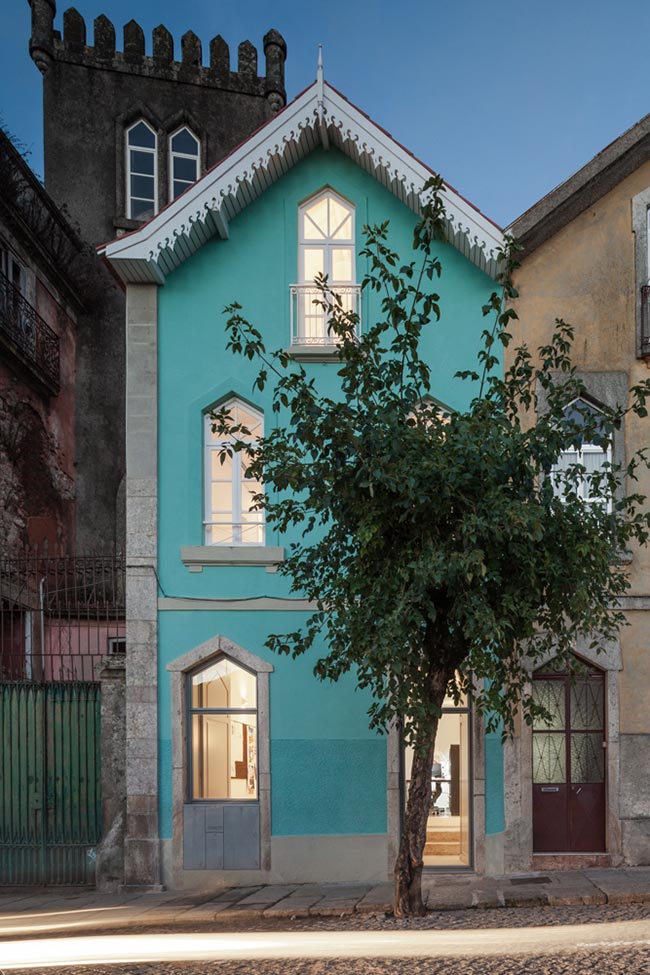 Three cusps chalet / tiago do vale architects