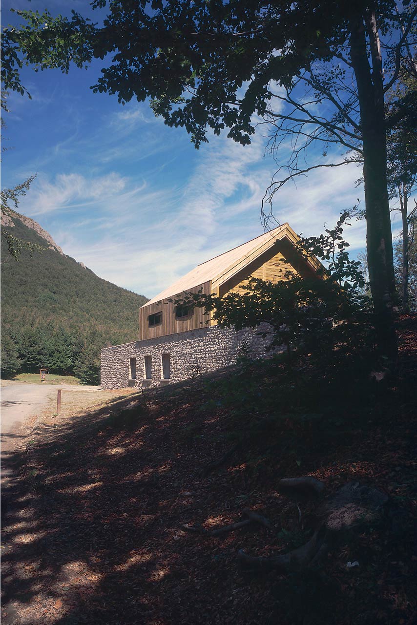 Mountain hut / studio lucio serpagli architects