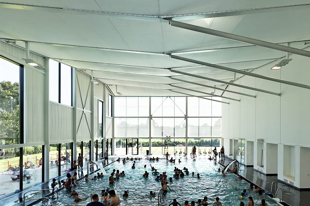 Renovation and extension of the swimming pool Kibitzenau / Dietmar Feichtinger Architectes