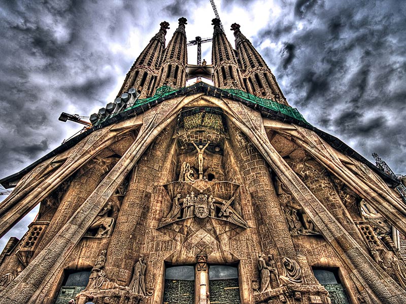 Gaudí’s la sagrada família: genius or folly?