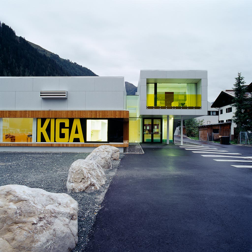 KIGA Nursery School / AllesWirdGut