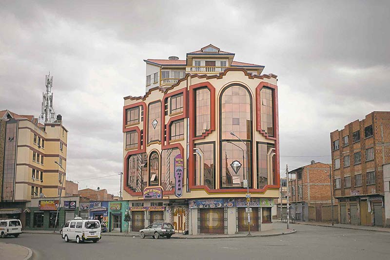 The bolivian architect whose “new andean” style is transforming el alto