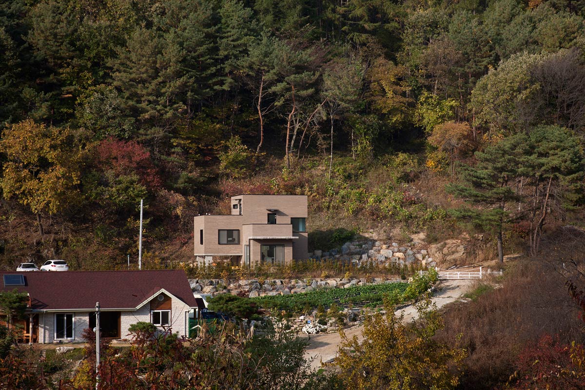 House in sang-an: playground of a delightful couple / studio_gaon