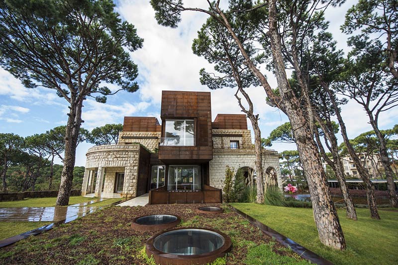 Damaged by war, a villa in lebanon gets a transformation
