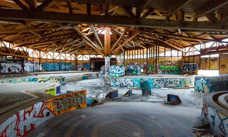 Berlin's rat baths: inside the ruined swimming palace blub