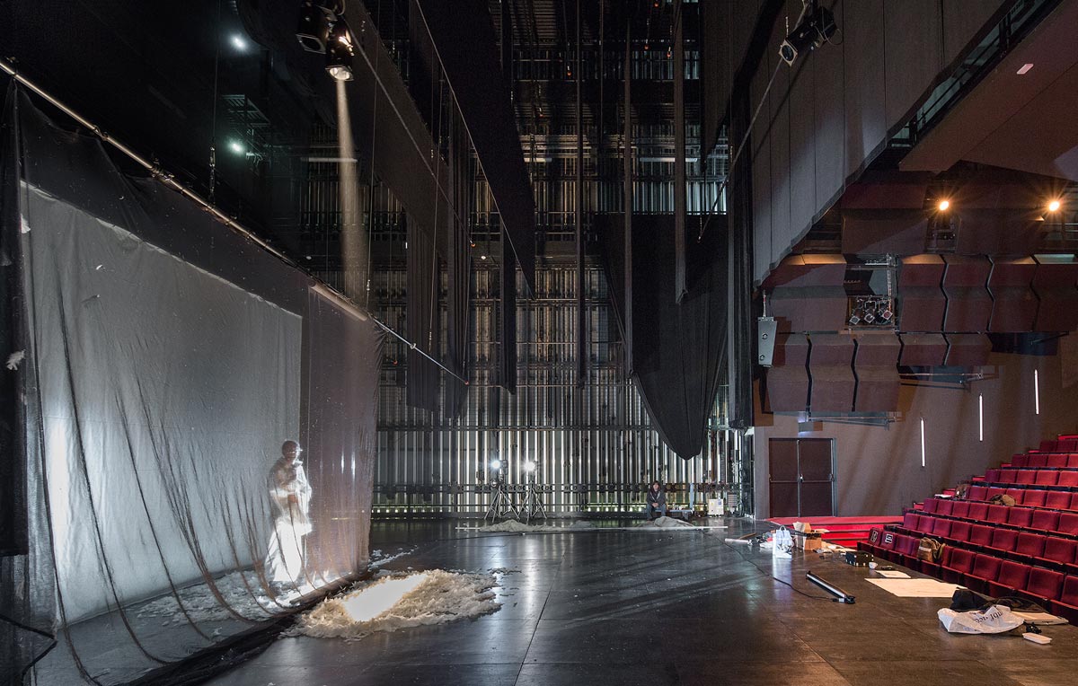 Comedie de bethune – national drama theater, france / manuelle gautrand architecture