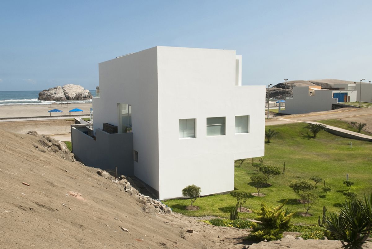 House playa las palmeras, peru / riofrío + rodrigo arquitectos