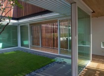 Enclosed open house / wallflower architecture + design