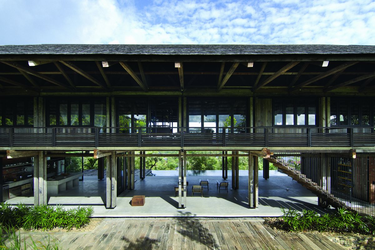 Reclaimed Telegraph Poles House, Malaysia / WHBC Architects