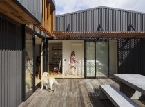 Offset shed house / irving smith architects