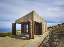 Moonlight cabin / jackson clements burrows architects