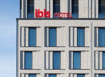 Two hotels at hauptbahnhof, berlin–mitte / nps tchoban voss