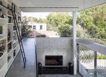 A concrete cut / pitsou kedem architects