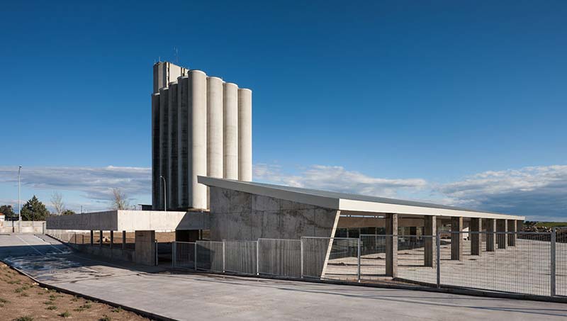 Trujillo bus station / ismo architects