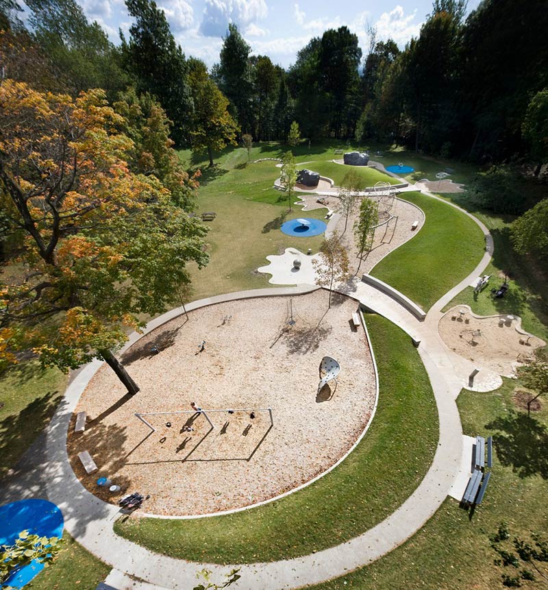 Mount-royal park's playground / groupe ibi-chba