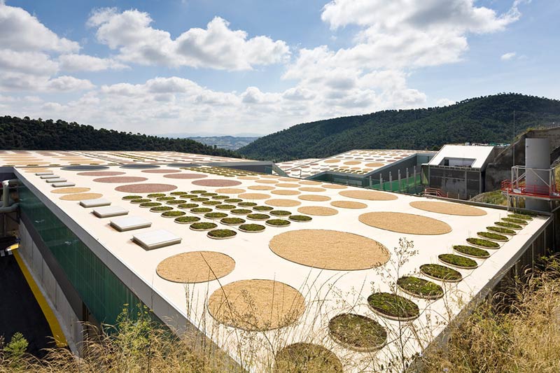 Waste treatment facility from vallès occidental / batlle and roig architects