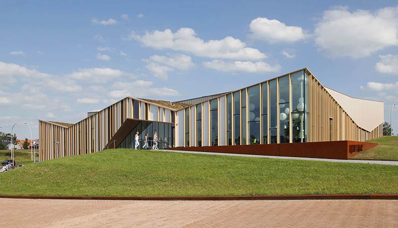 Het anker community centre in zwolle (the netherlands) completed by moederscheimmoonen architects