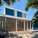 Beach house on stilts / luigi rosselli architects