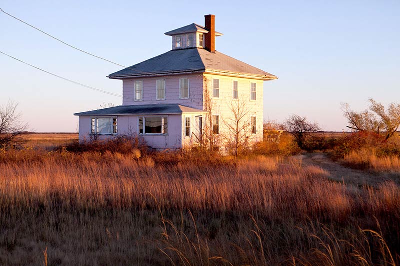 Plum island’s pink house inspires a real estate fantasy