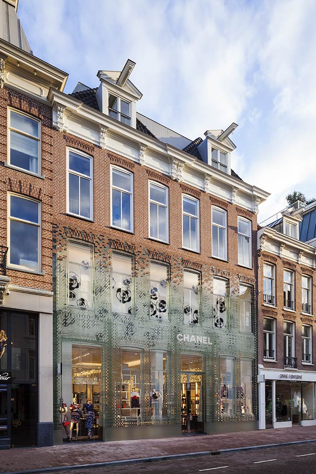 Mvrdv complete crystal houses amsterdam, a flagship store with a replica façade made entirely out of glass