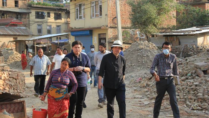 Shigeru ban visiting nepal after the country's 2015 earthquake