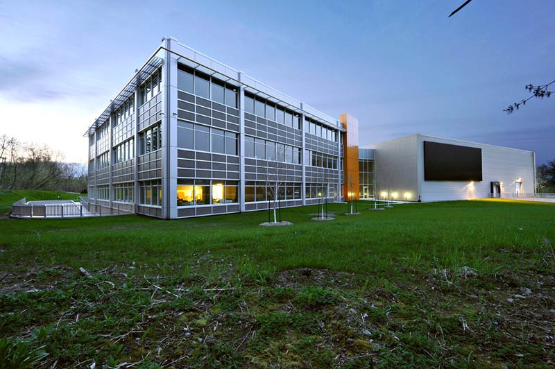 Headquarters of schlüter systems inc. / dcysa architecture & design