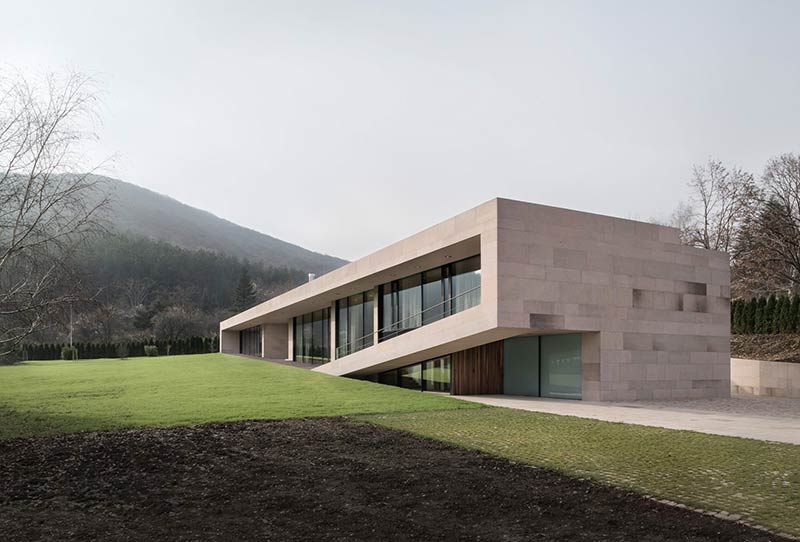 Slight slope long house by i/o architects