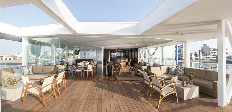 The yacht club of la punta / lores studio architects
