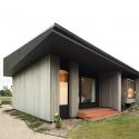 House under eaves / mrtn architects