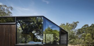 A Pavilion Between Trees / Branch Studio Architects