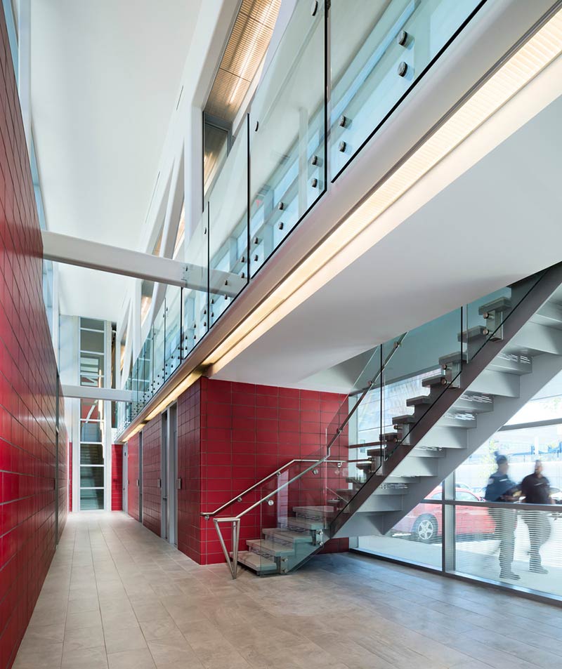 Restless response: emergency medical station 50 at queens hospital by dean/wolf architects