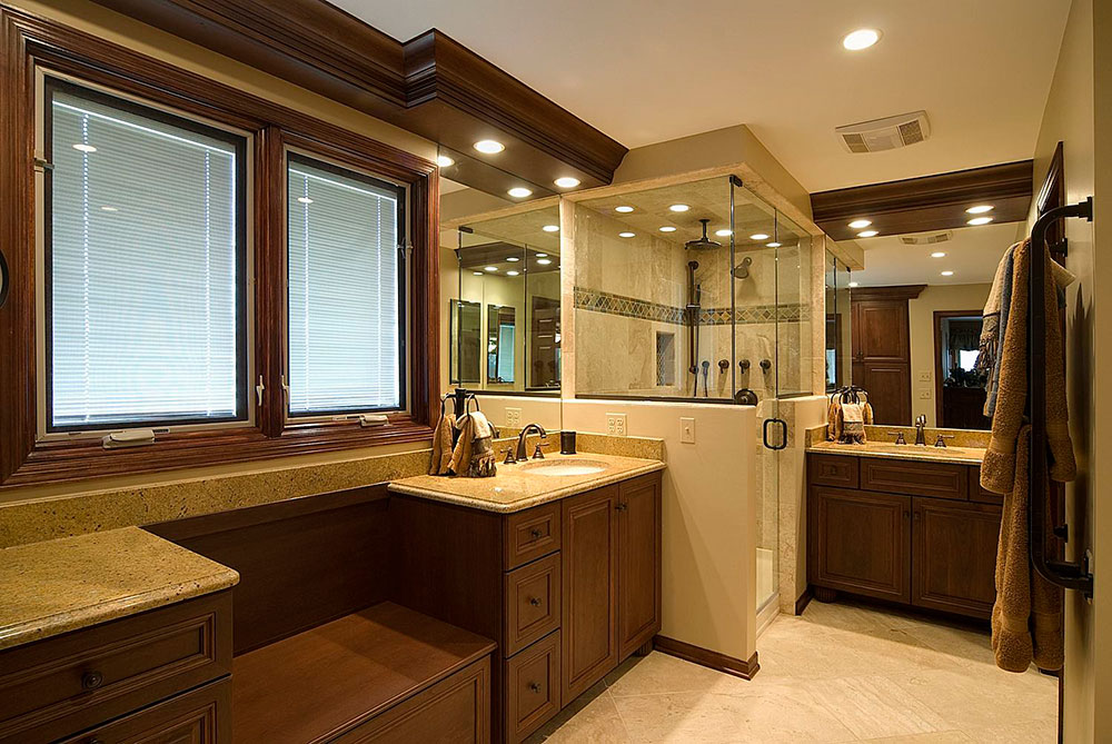 The classy shower adorned by beige and wooden decor