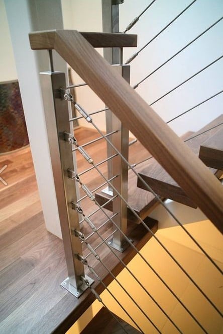 The stainless steel spigot glass railing