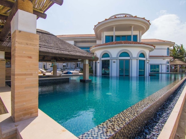Fronds signature villa in palm jumeirah, dubai