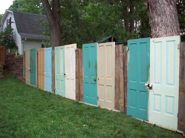 Door upcycled into colorful wooden fence