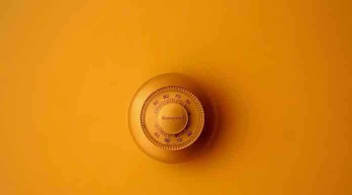 how to set the thermostat for summer and winter