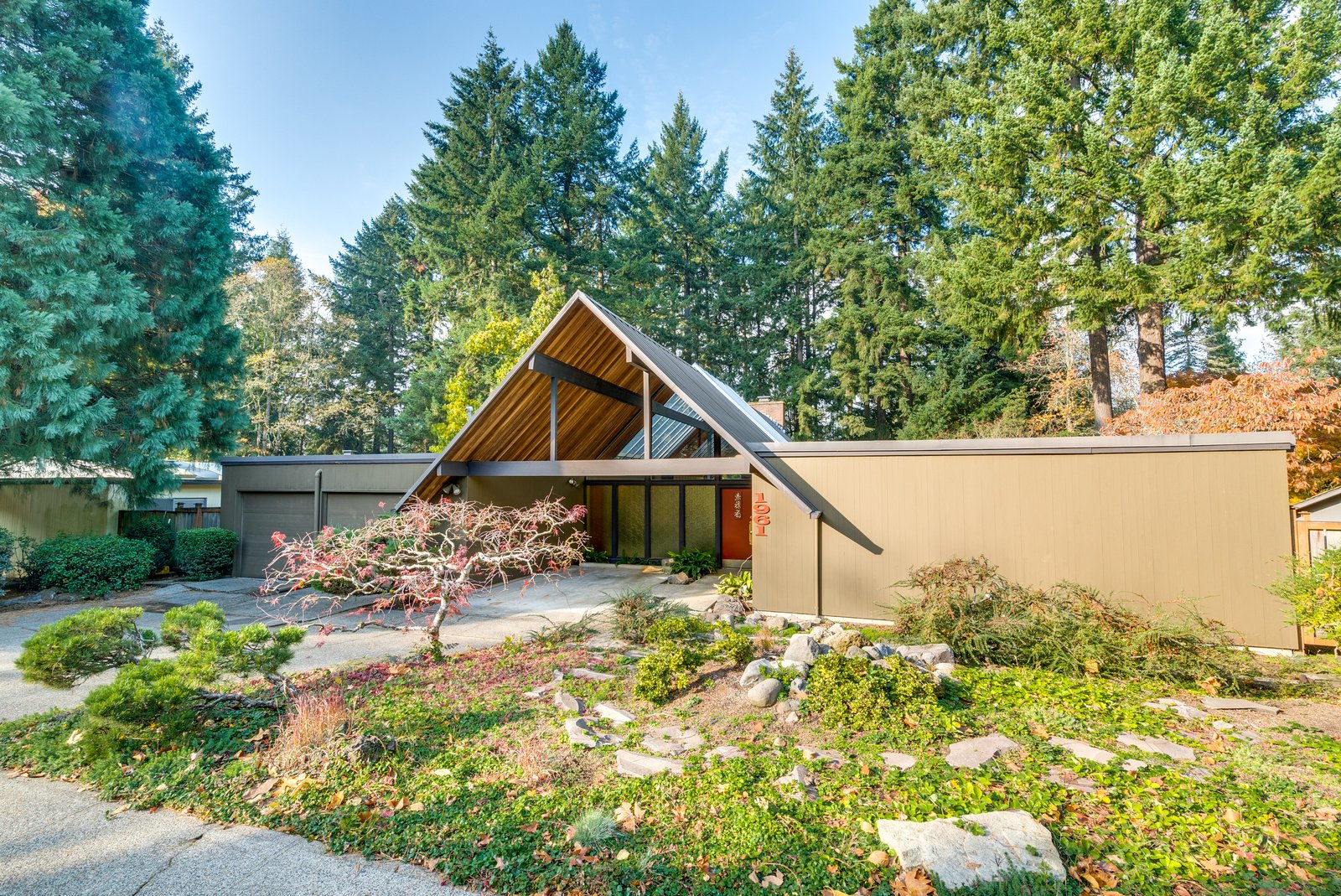 A frame mid century home in oregon 1