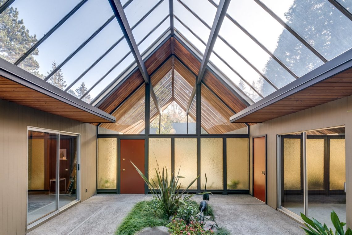 A-frame mid-century home in oregon